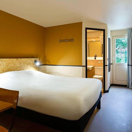 Greet Hotel Villeneuve La Garenne - Renove Экстерьер фото