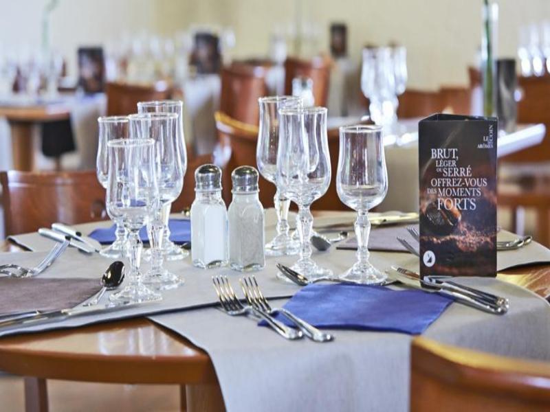 Greet Hotel Villeneuve La Garenne - Renove Экстерьер фото