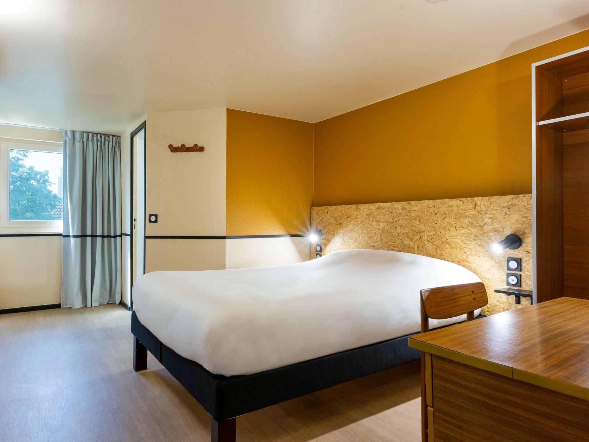 Greet Hotel Villeneuve La Garenne - Renove Экстерьер фото