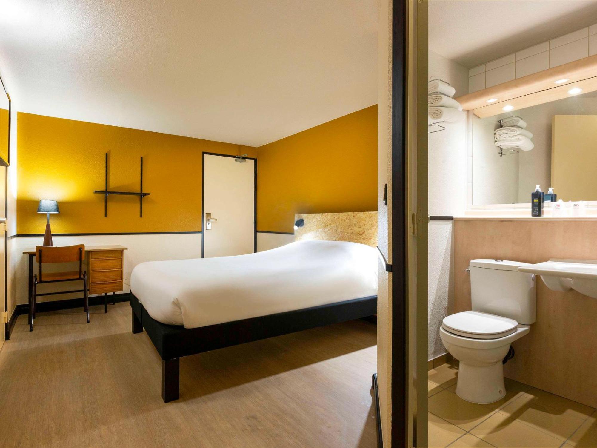 Greet Hotel Villeneuve La Garenne - Renove Экстерьер фото