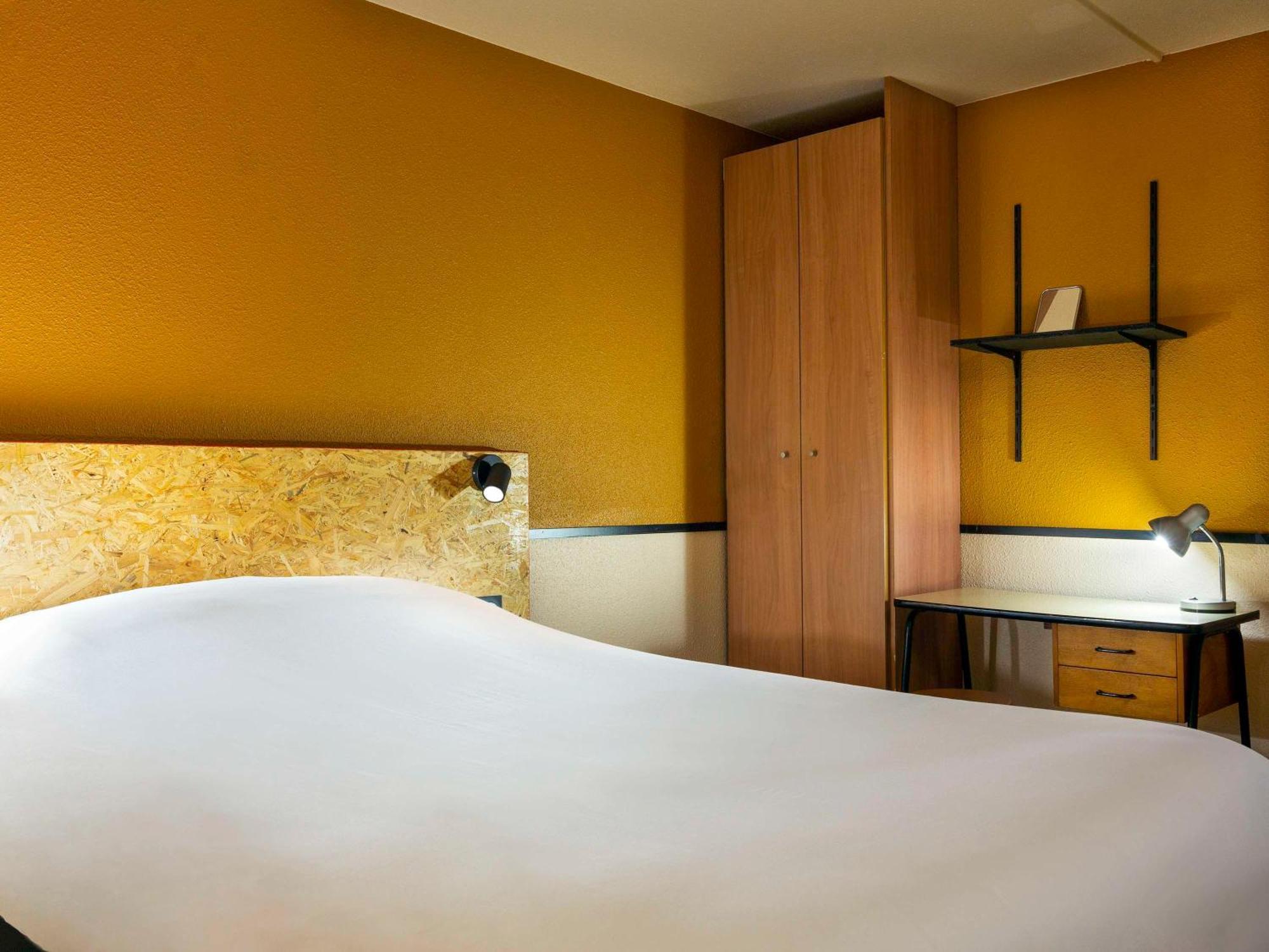 Greet Hotel Villeneuve La Garenne - Renove Экстерьер фото