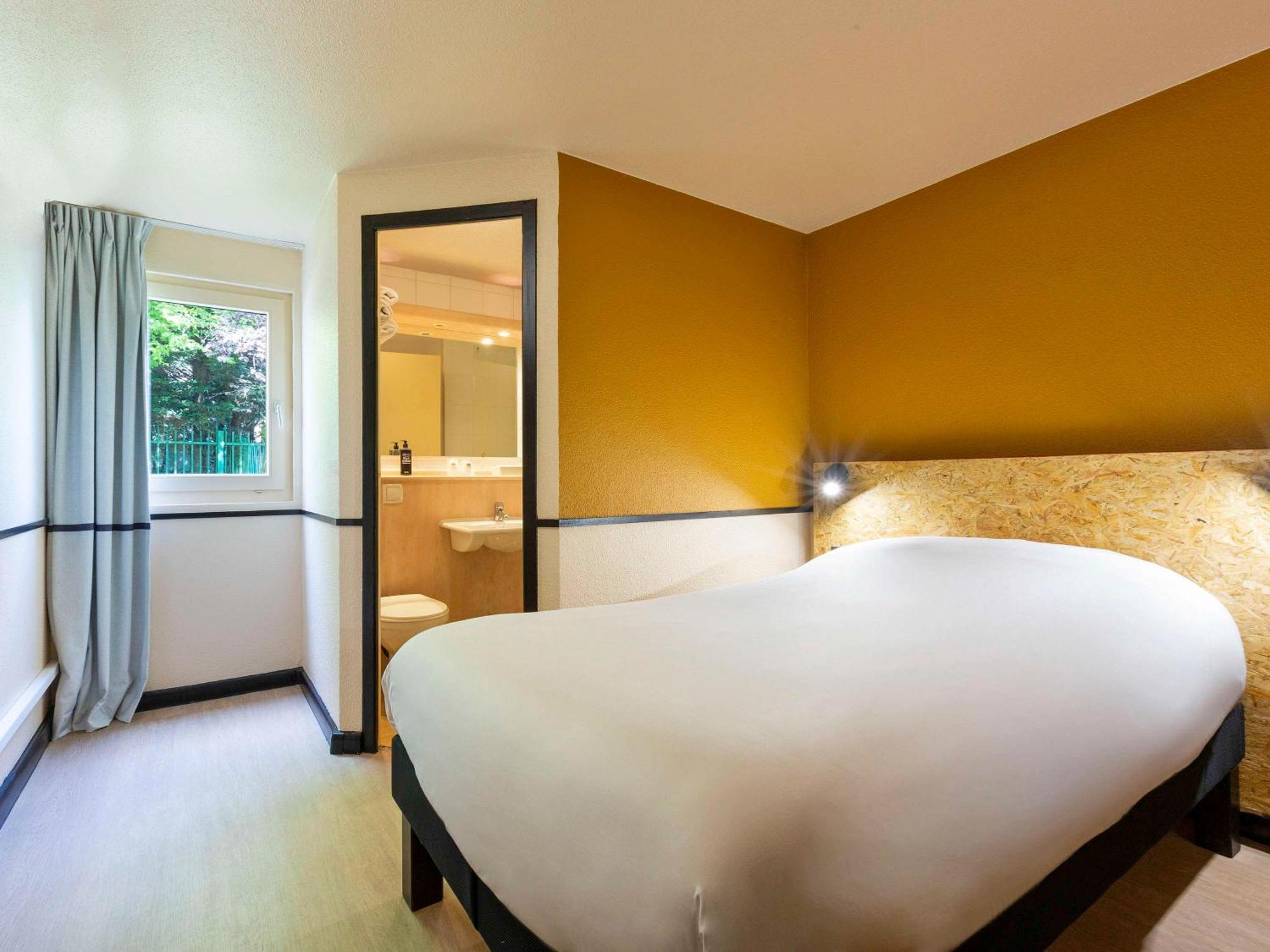 Greet Hotel Villeneuve La Garenne - Renove Экстерьер фото