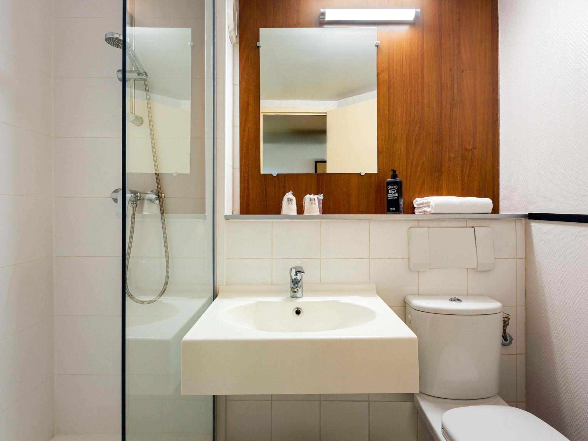 Greet Hotel Villeneuve La Garenne - Renove Экстерьер фото
