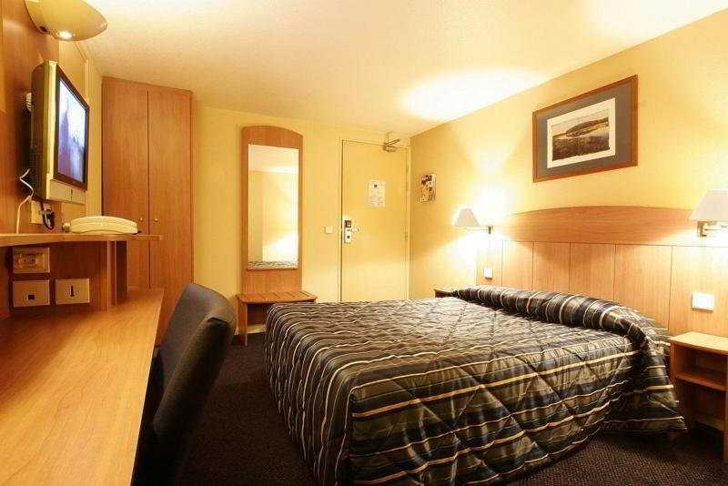 Greet Hotel Villeneuve La Garenne - Renove Экстерьер фото